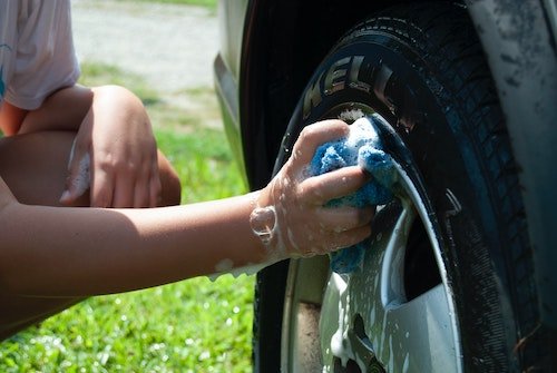 Wat kan je zelf aan auto-onderhoud doen?