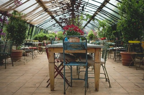 Hoe kies je een tuintafel? + soorten tuintafels