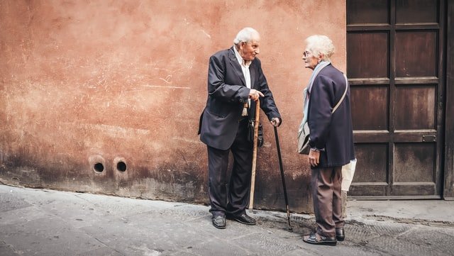 Handige gadgets voor ouderen om mobiel en zelfstandig te blijven