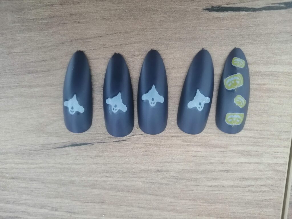 zwarte-halloween-nail-art