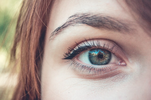 Hoe je wenkbrauwen opmaken: make-up tips en technieken