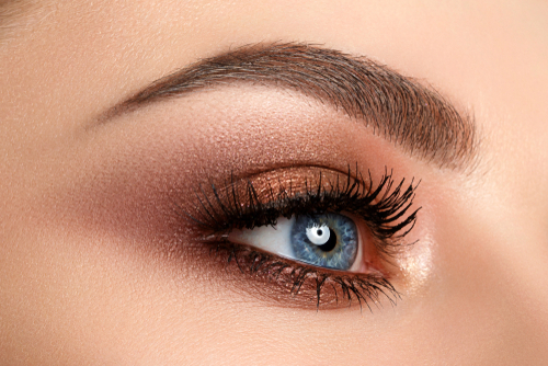 bronze-oogschaduw-blauwe-ogen