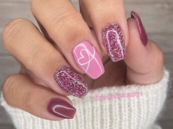 roze-glitter-valentijn-nail-art