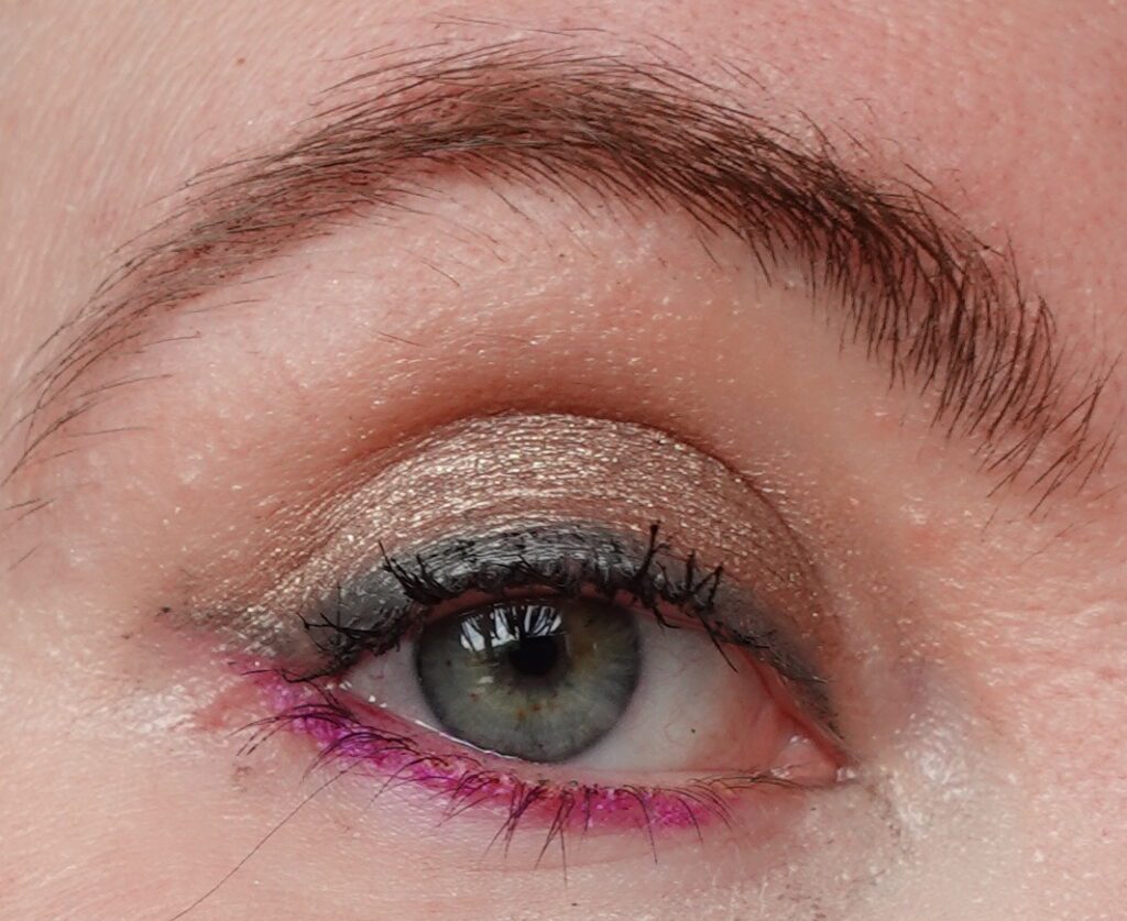 ooglook-paarse-eyeliner