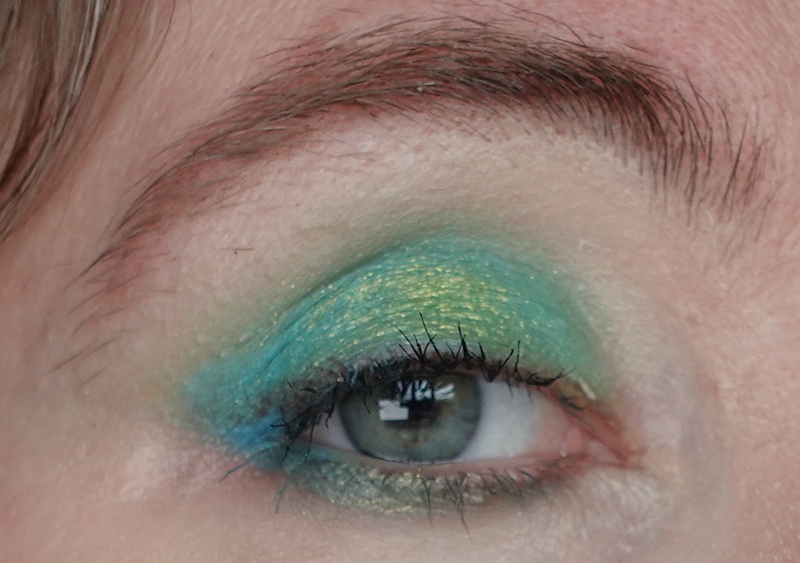 ooglooks-met-groene-oogschaduw