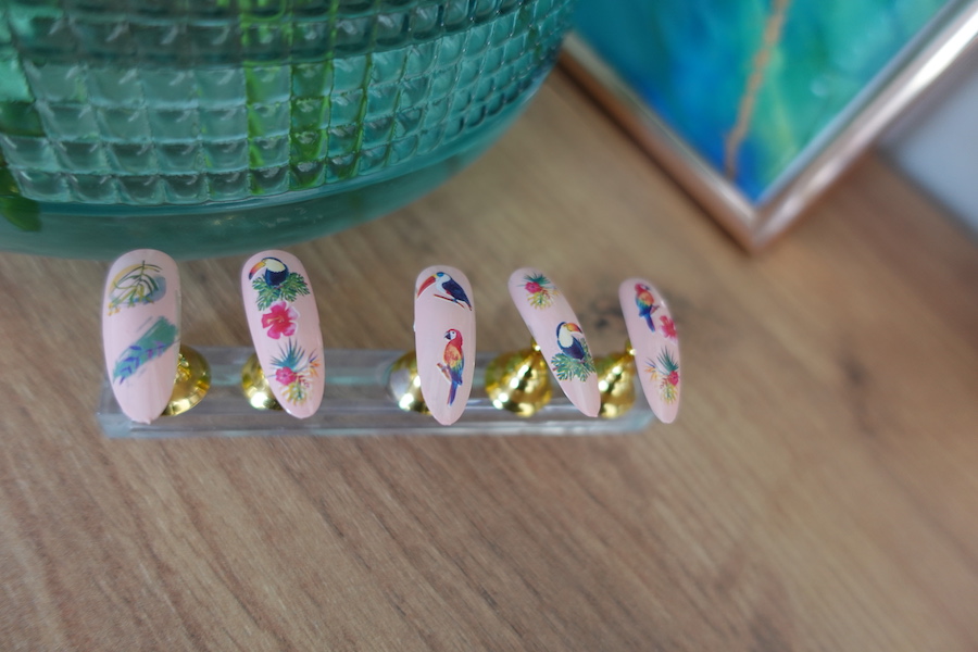 tropische-bloemen-en-planten-nail-art-detail