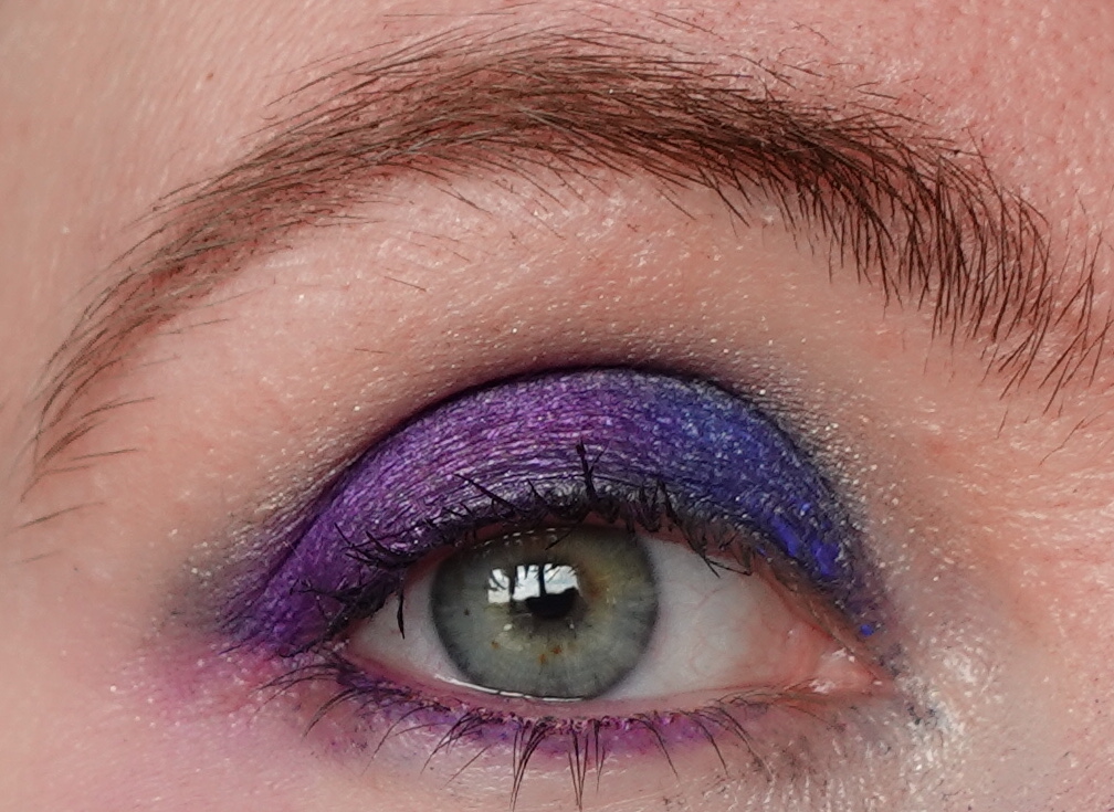 blauwe-en-paarse-oogschaduw