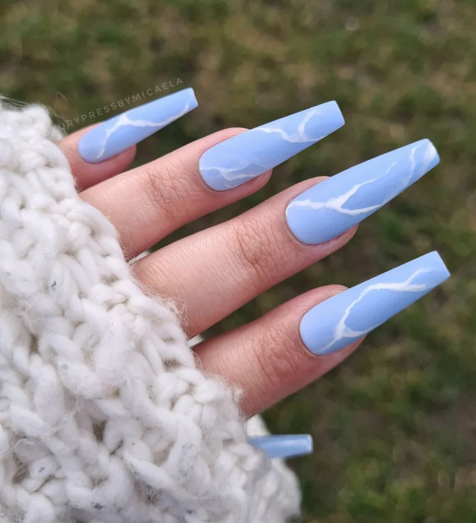 blauwe-marmeren-nagels-