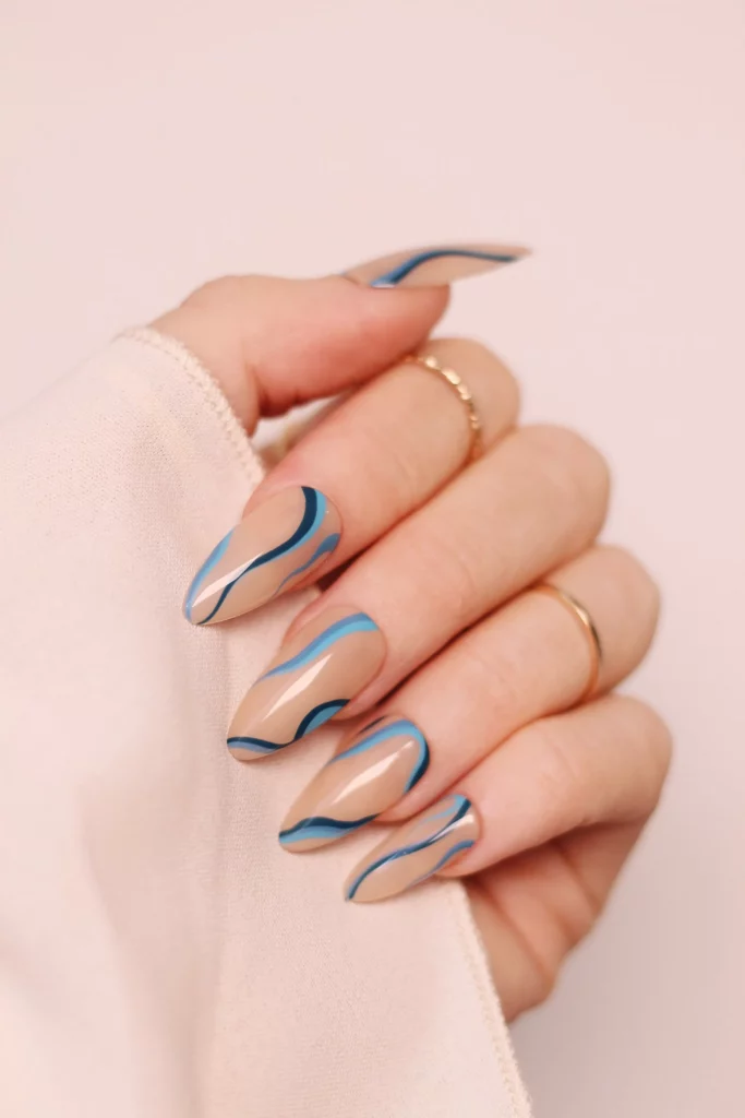 blauwe-swirls-nagellak