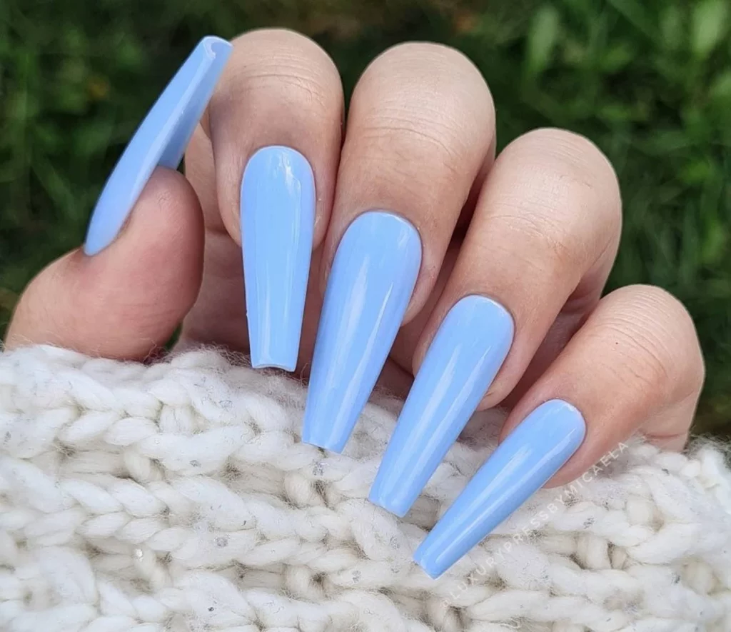 lange-blauwe-nagels