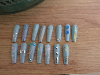 lichtblauwe-nagellak-nail-art