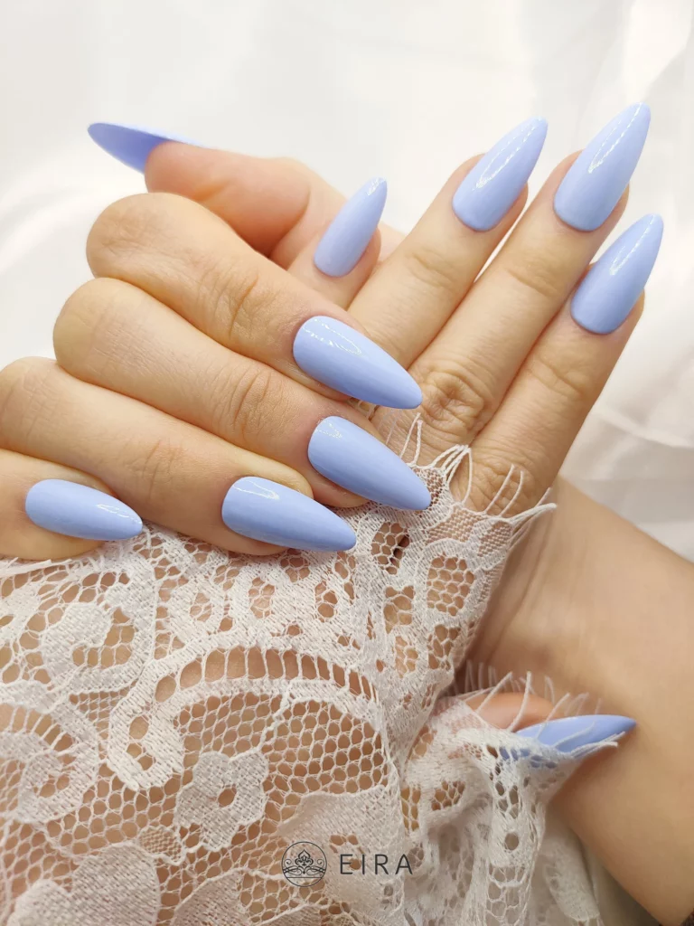 pastelblauwe-nagels