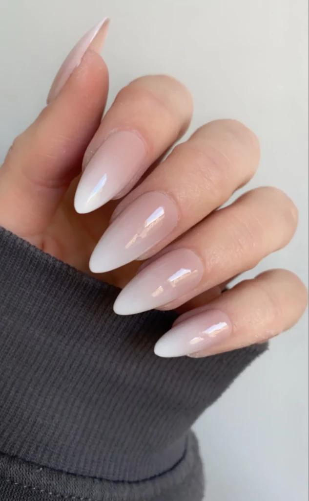 ombre-nagels-wit
