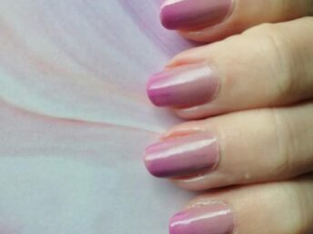 roze-ombre-nails