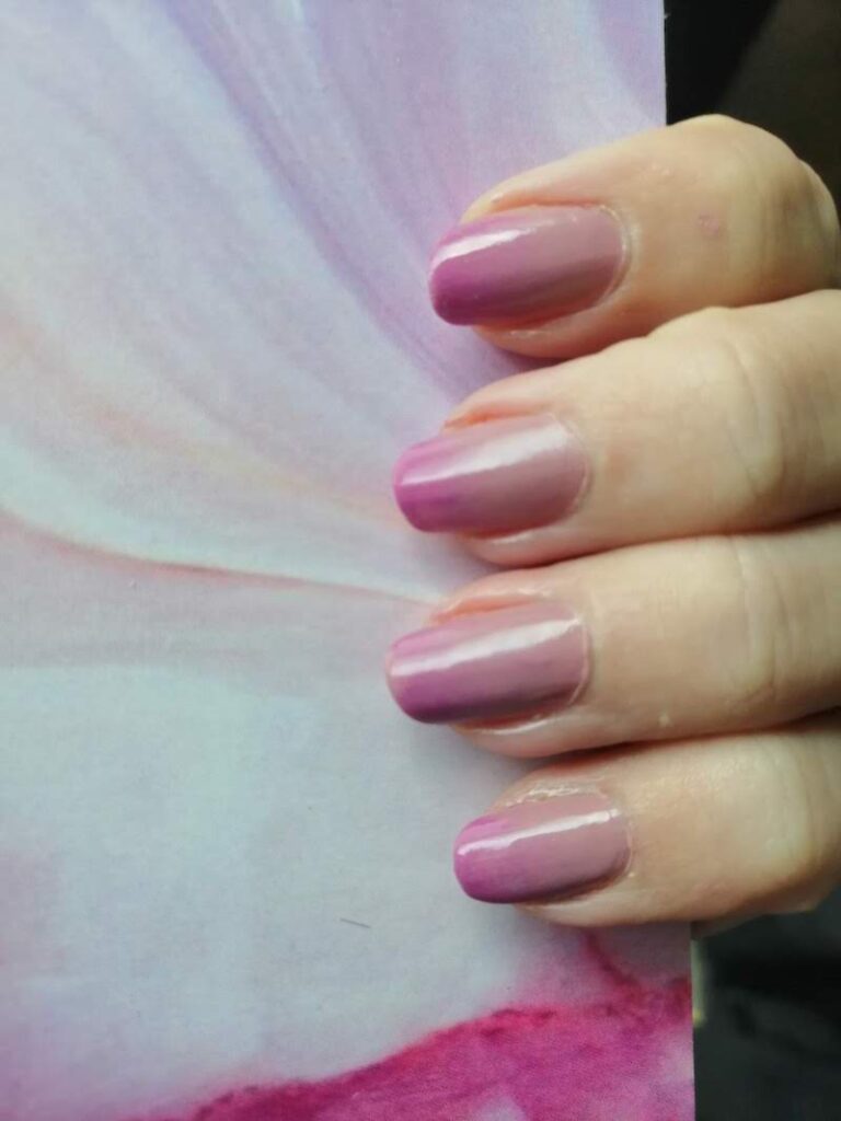 roze-ombre-nails