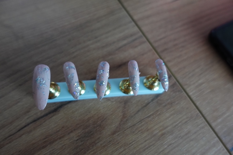 kerstmis-holografische-nail-art-nude-nagels
