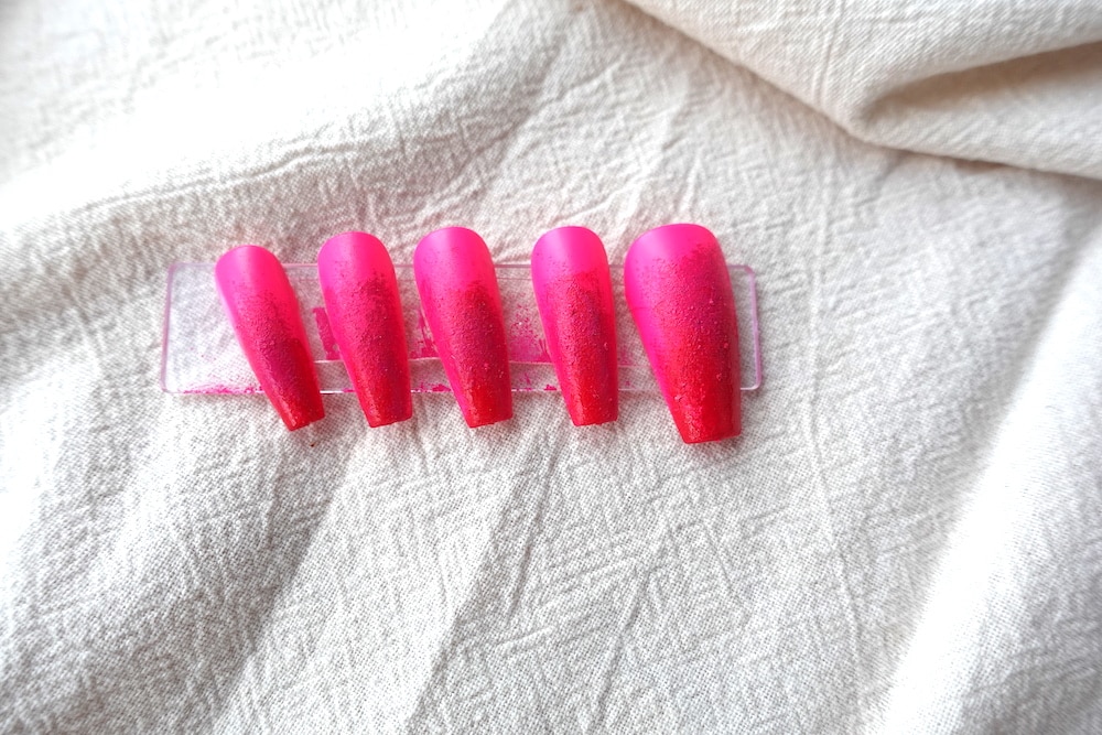 barbiecore-ombre-nails