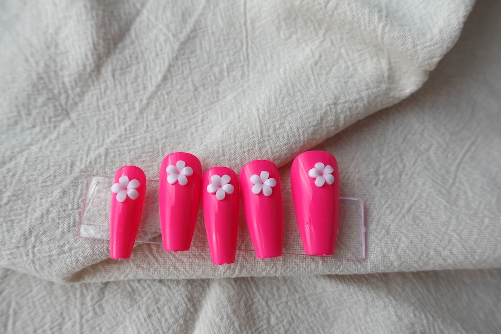 barbieroze-nail-art-met-madeliefjes