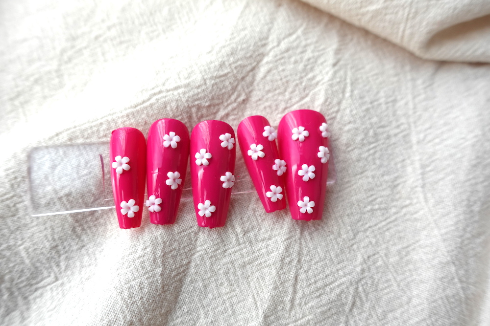 bloemetjes-roze-nail-art