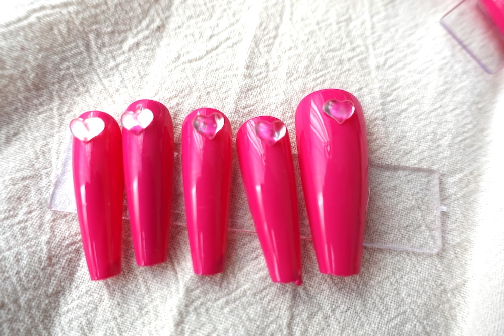 doorzichtige-hartjes-studs-nail-art