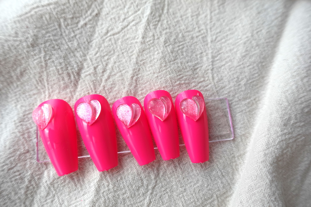 roze-nail-art-met-hartjes
